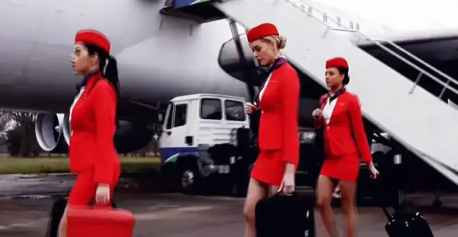 法国空姐2018多塞尔航空版-720P高清中字-机舱封闭故事完整版在线观看