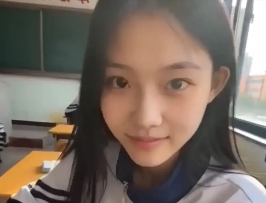 《我的十八岁女友》无删减版在线播放 黄果AI短剧全集4K蓝光高清免费观看-追完又想谈恋爱结局太甜-星空影院VS影视同步热播推荐